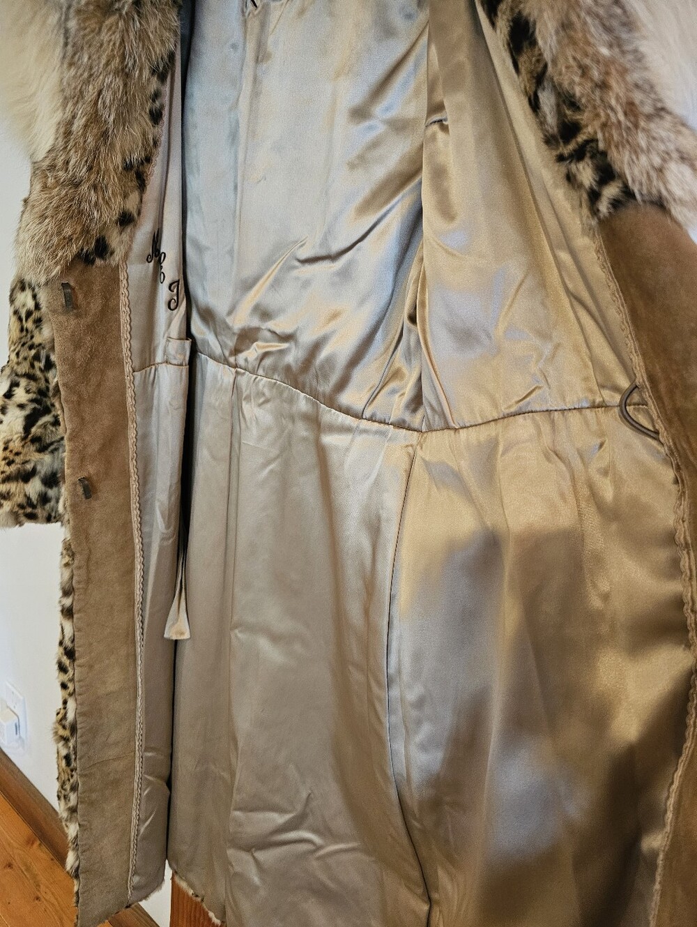 Vintage Robinson's Genuine Wild Fur & Fox Collar Coat | M.J. Monogram Mcm - Picture 11 of 15